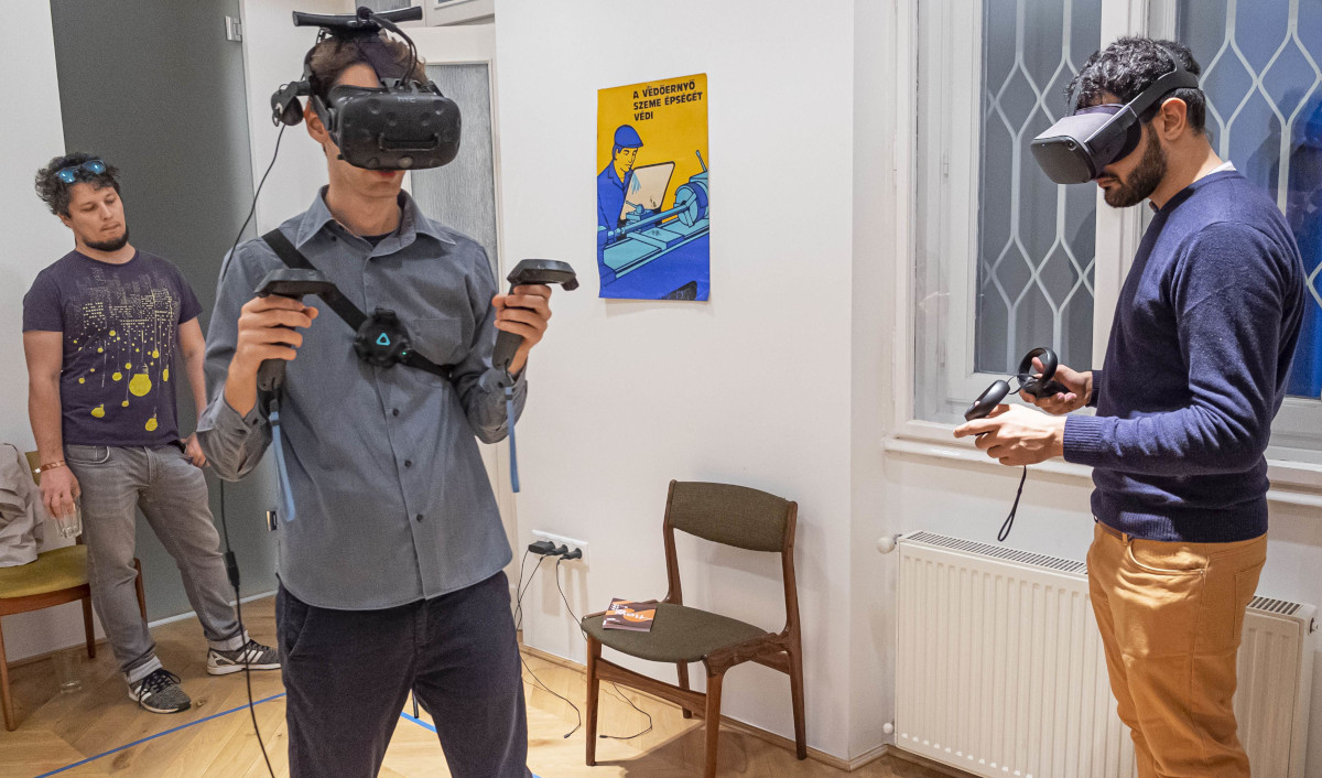 Participants of the open VR Studio trying the virtual reality headsets and controllers