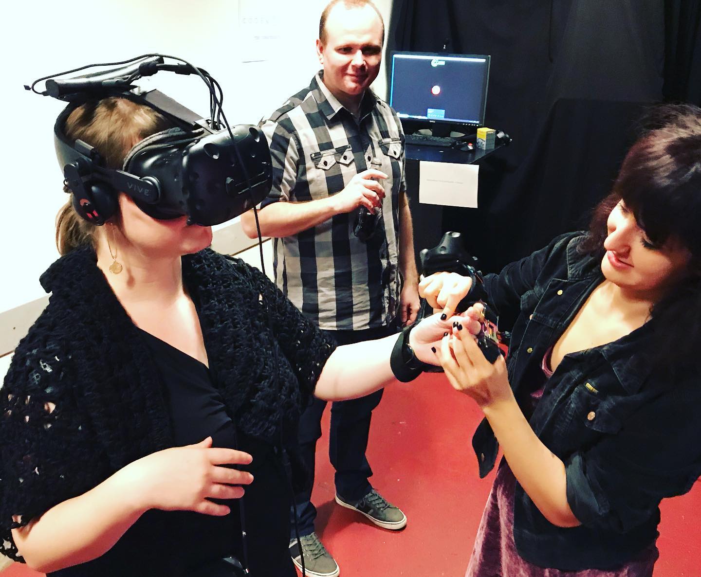 woman helps to another to install the virtual reality controller